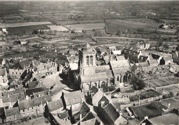 EN AVION AU DESSUS DE LOCRONAN : L'EGLISE - LA PLACE - Locronan